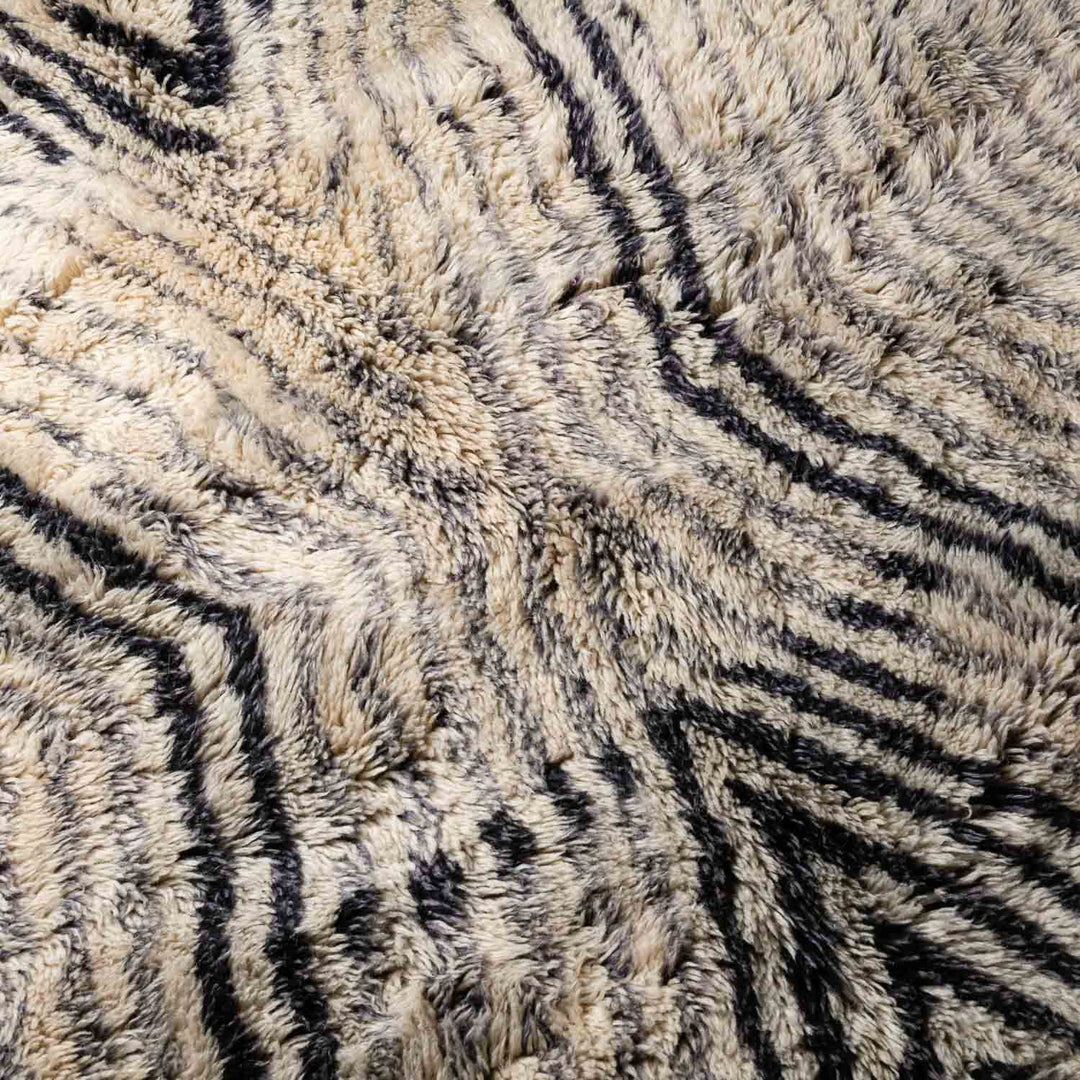 Custom Beni Mrirt Rug – Organic Radiating Lines in Cream &amp; Charcoal