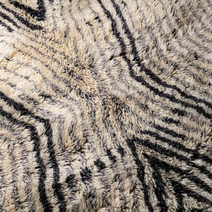 Custom Beni Mrirt Rug – Organic Radiating Lines in Cream &amp; Charcoal