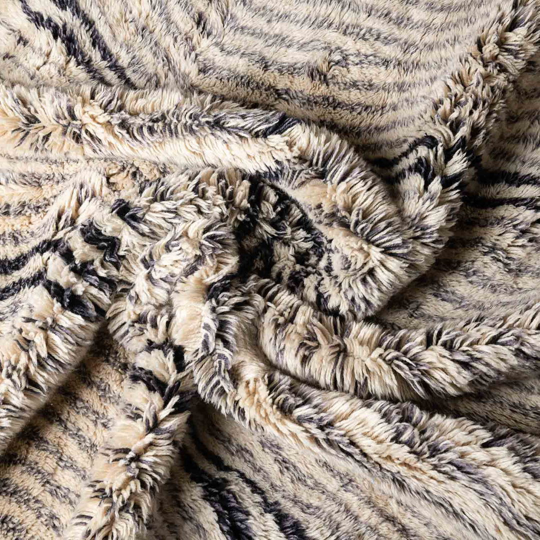 Custom Beni Mrirt Rug – Organic Radiating Lines in Cream &amp; Charcoal