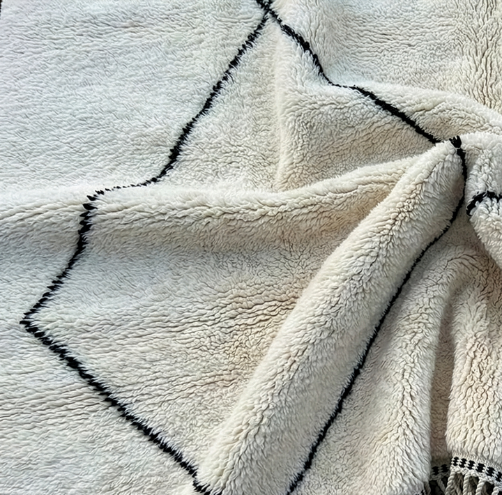 Authentic Custom Beni Mrirt Rug – Minimalist Geometric Design