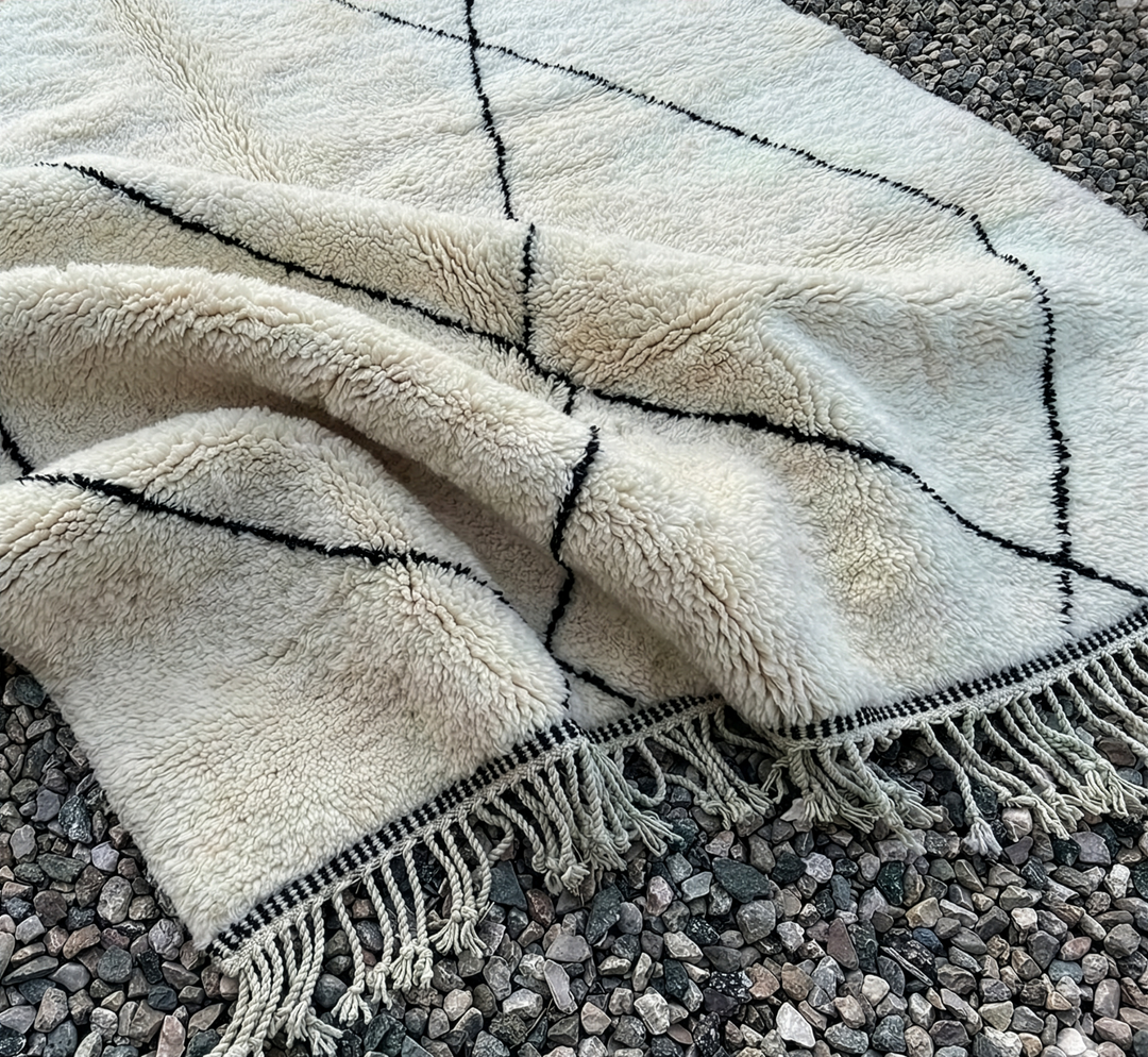 Authentic Custom Beni Mrirt Rug – Minimalist Geometric Design