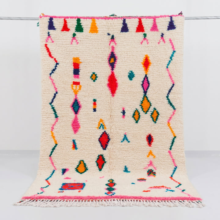 Tapis Azilal Authentique et Personnalisé : Mosaïque Tribale Néon Maximaliste