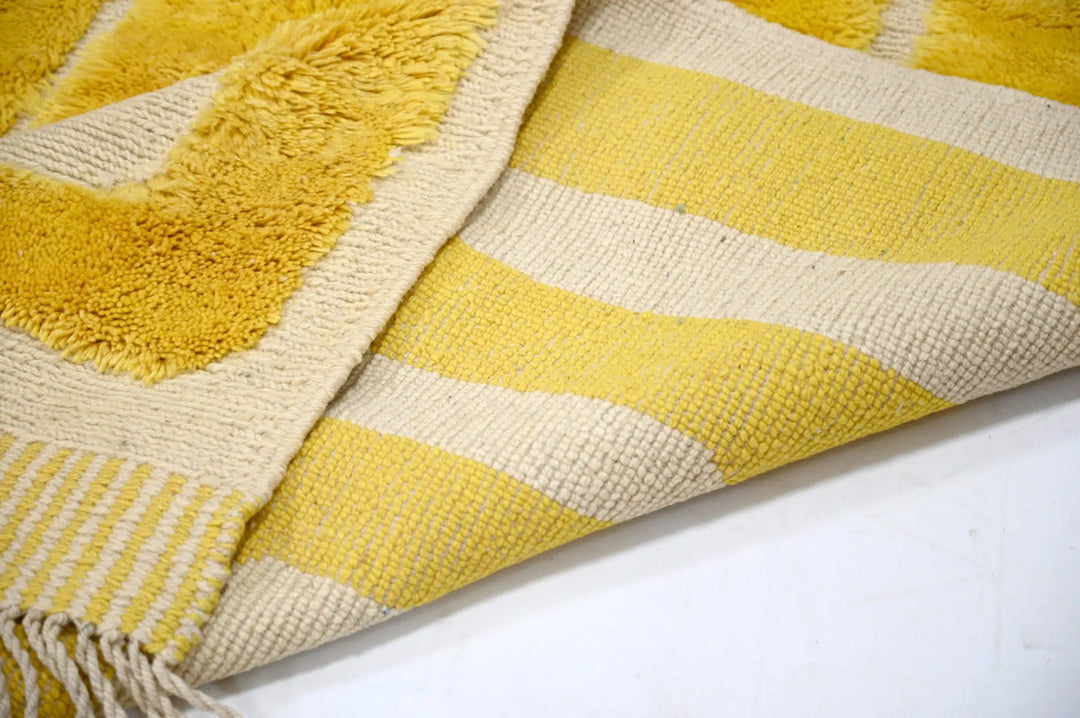 Custom Beni Mrirt Rug | Chromatic Gold Abstract Gradient