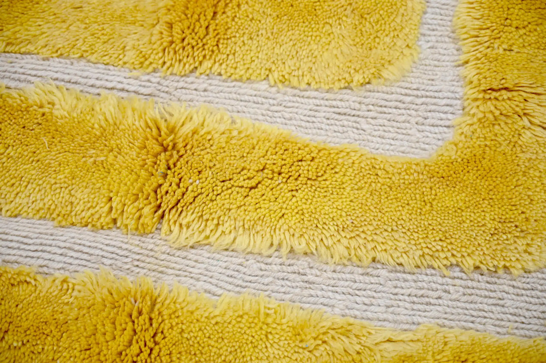 Custom Beni Mrirt Rug | Chromatic Gold Abstract Gradient