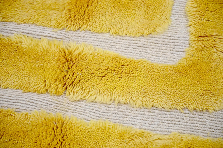Custom Beni Mrirt Rug | Chromatic Gold Abstract Gradient