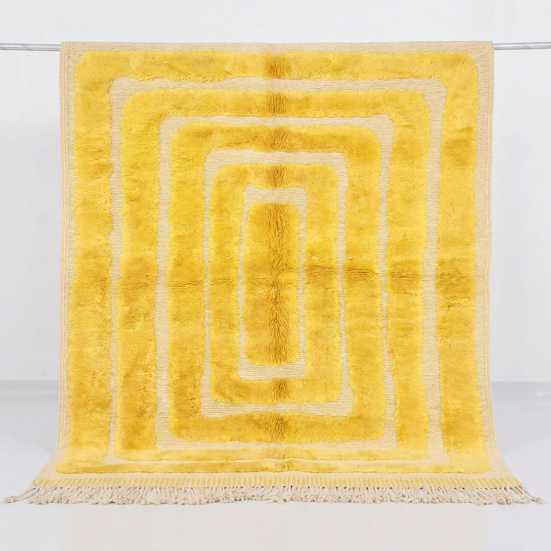 Custom Beni Mrirt Rug | Chromatic Gold Abstract Gradient