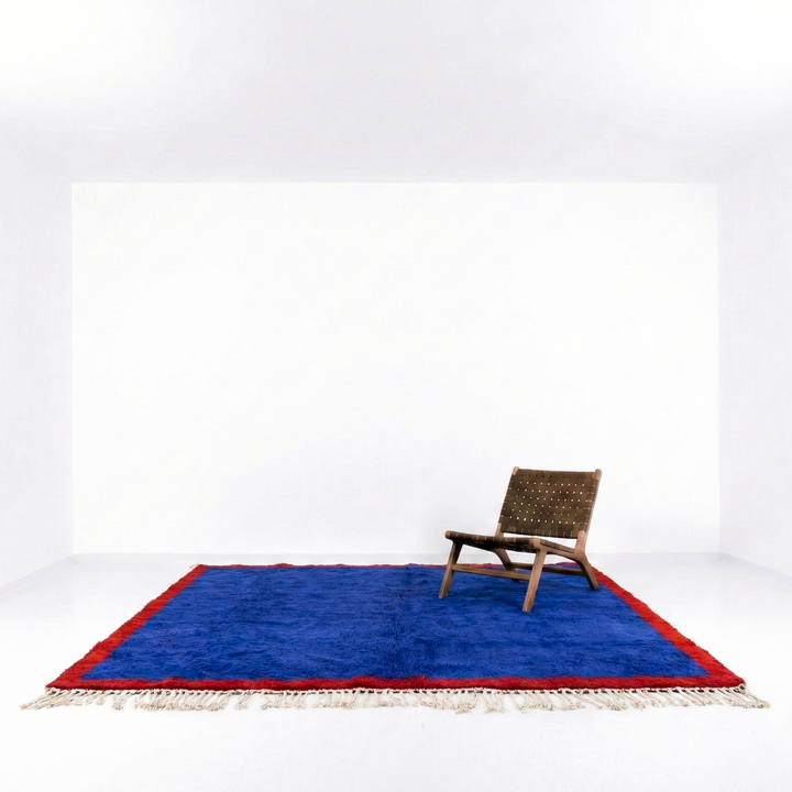 Tapis Beni Mrirt sur mesure | Bleu cobalt et bordure rouge