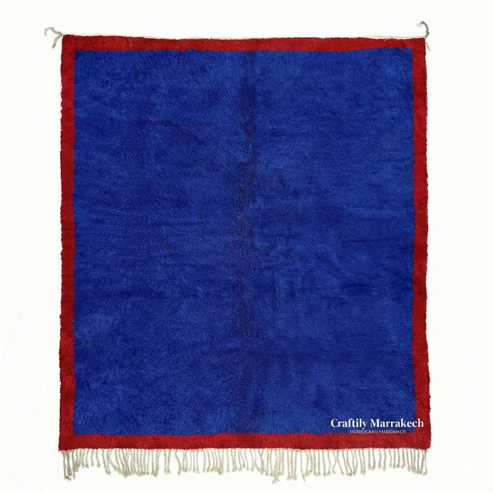 Tapis Beni Mrirt sur mesure | Bleu cobalt et bordure rouge