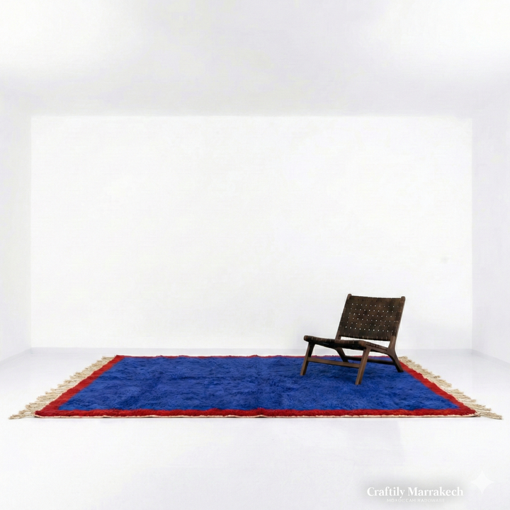 Tapis Beni Mrirt sur mesure | Bleu cobalt et bordure rouge