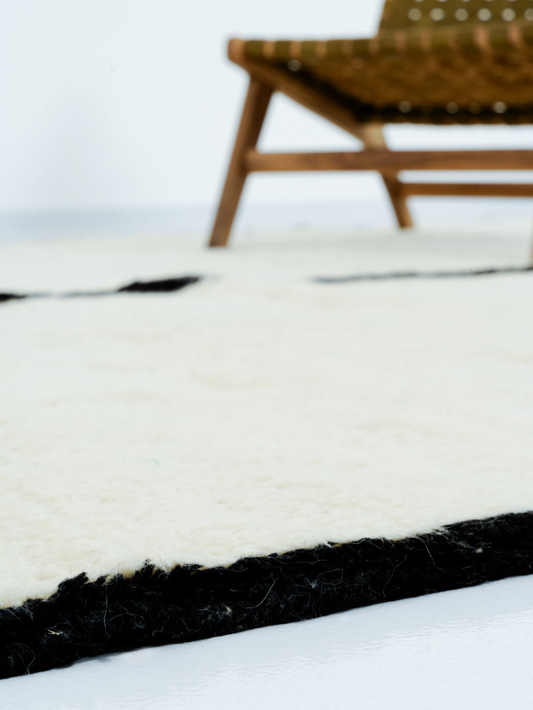 Custom Beni Mrirt Rug | Minimalist Single Stripe