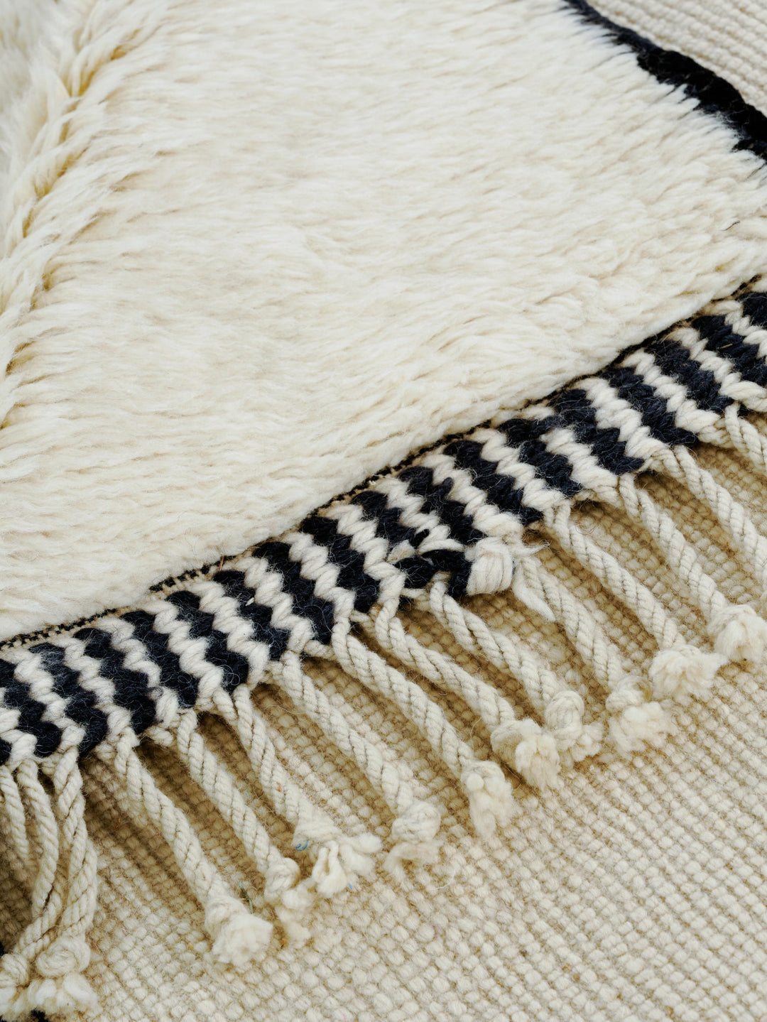 Custom Beni Mrirt Rug | Minimalist Single Stripe