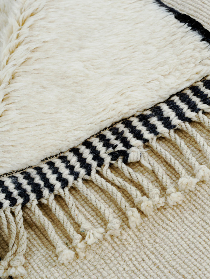 Custom Beni Mrirt Rug | Minimalist Single Stripe