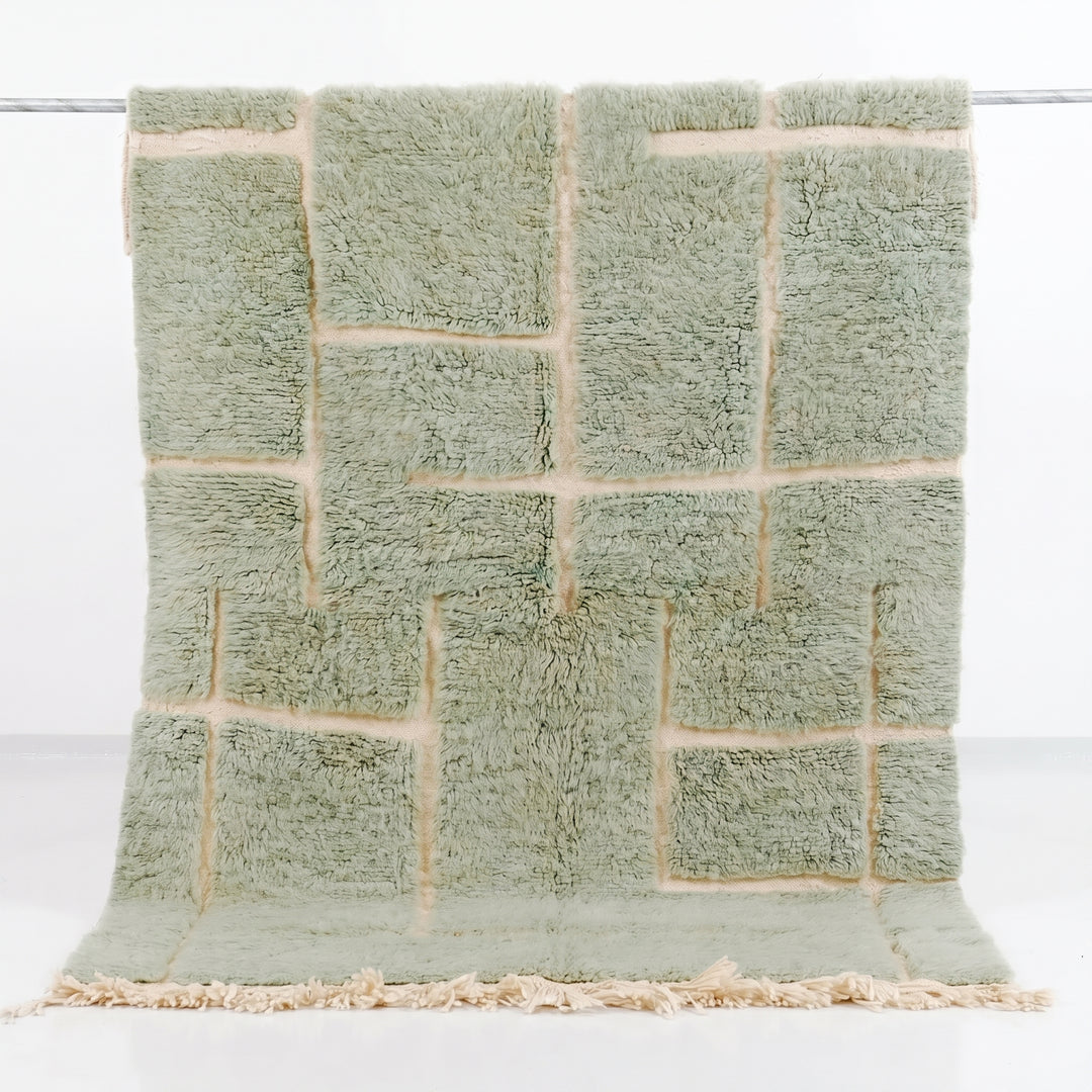 Tapis Beni Mrirt sur mesure | Tapis architectural vert sauge