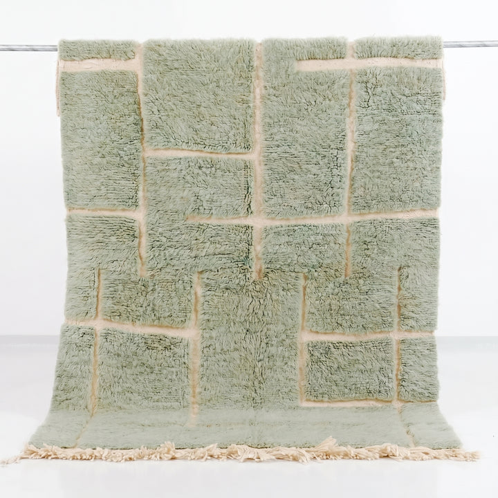 Tapis Beni Mrirt sur mesure | Tapis architectural vert sauge
