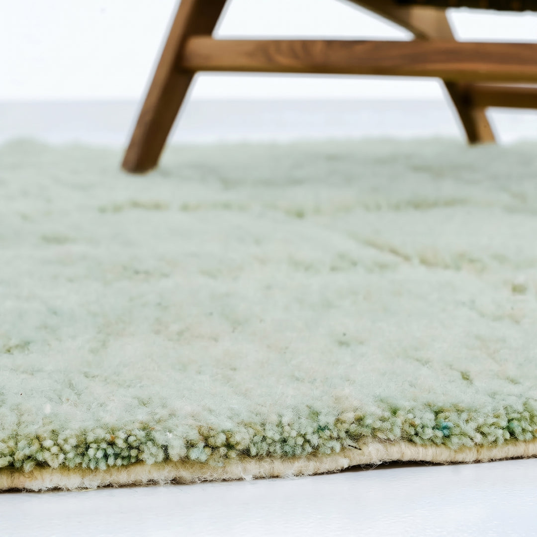 Tapis Beni Mrirt sur mesure | Tapis architectural vert sauge