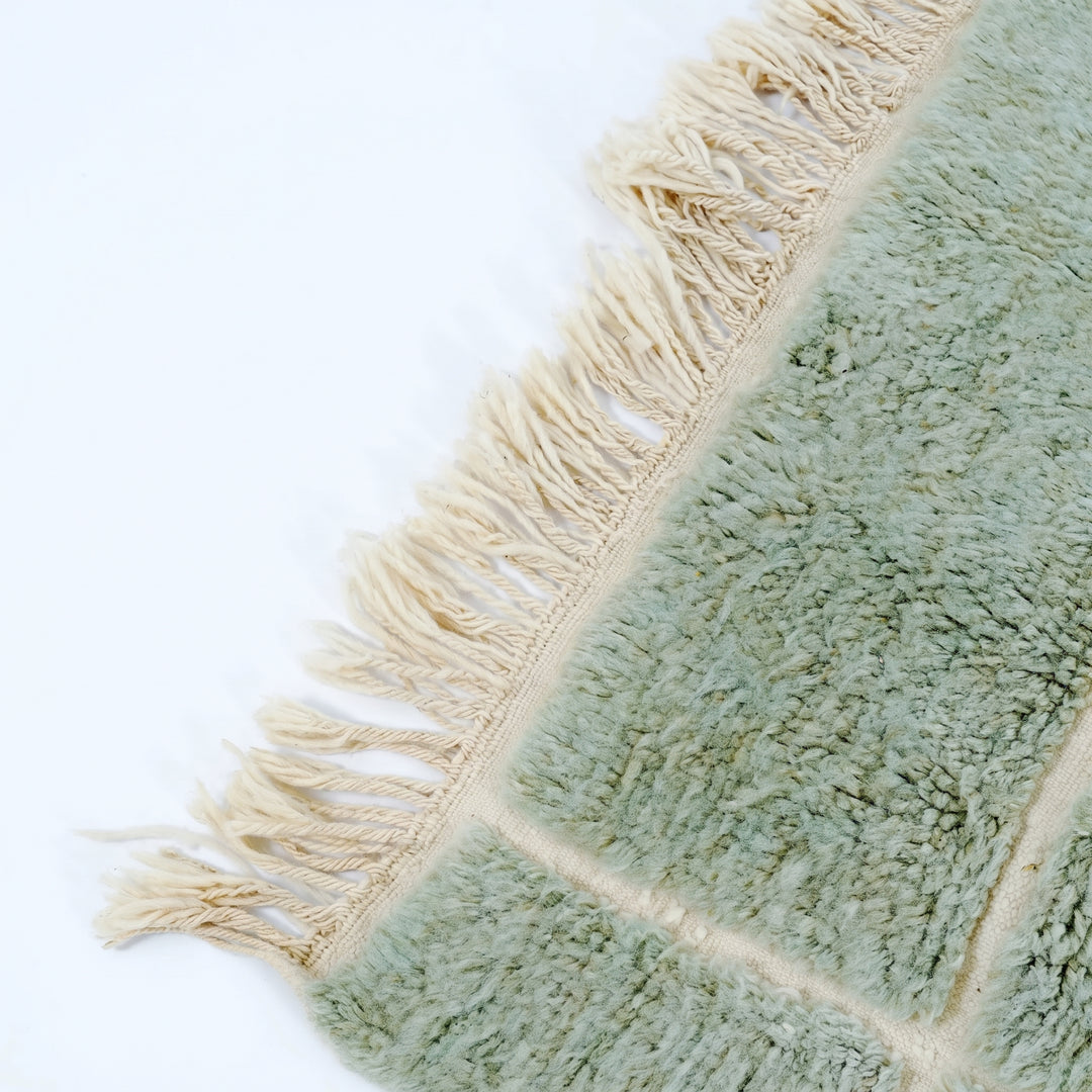 Tapis Beni Mrirt sur mesure | Tapis architectural vert sauge