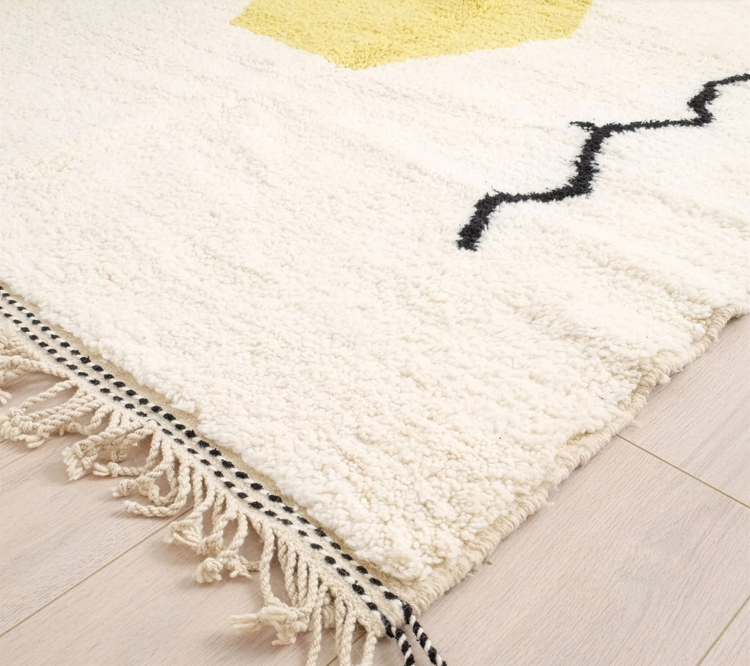 Tapis Beni Ourain personnalisé | Art linéaire abstrait et accents géométriques
