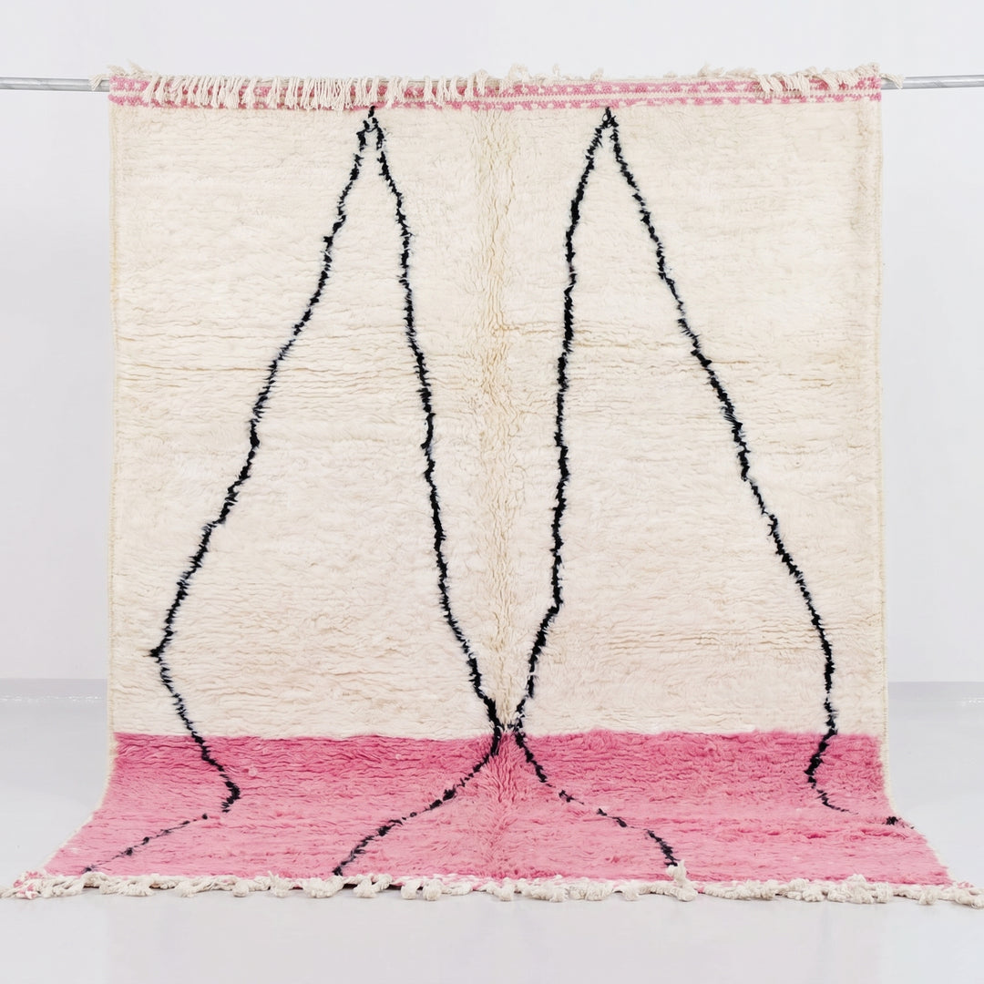 Tapis Beni Ourain personnalisé | Art linéaire abstrait avec bloc de couleur rose