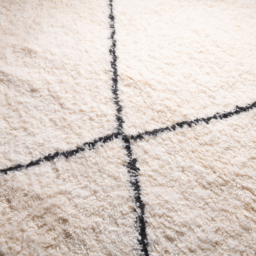 Tapis Beni Ourain sur mesure | Losange noir classique et minimaliste