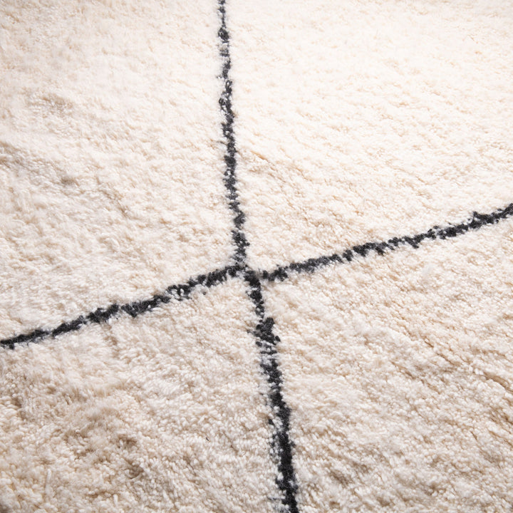 Tapis Beni Ourain sur mesure | Losange noir classique et minimaliste