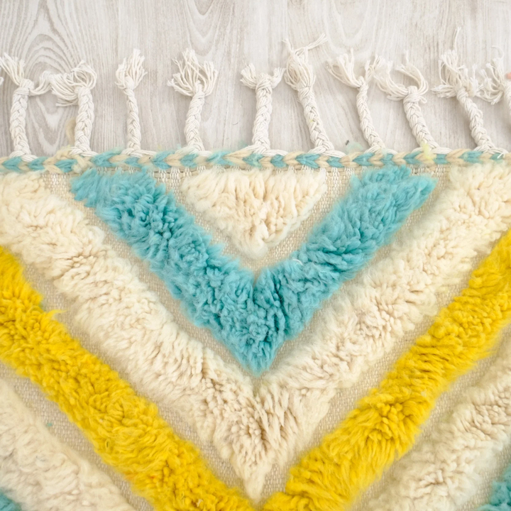 Tapis Beni Ourain personnalisé | Laine crème avec zigzag turquoise et jaune
