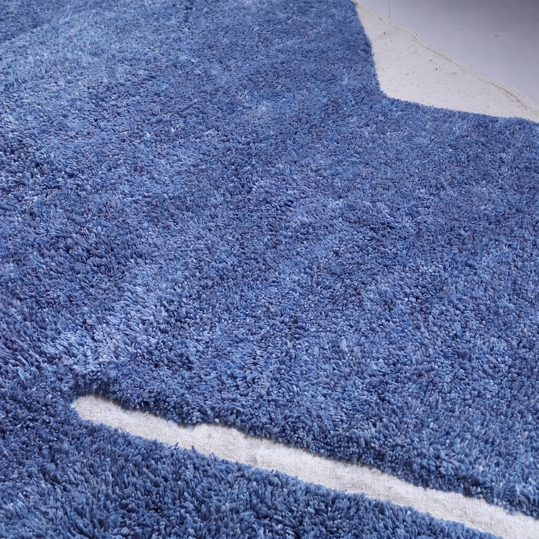 Tapis Beni Ourain personnalisé | Art abstrait en lignes bleu intense