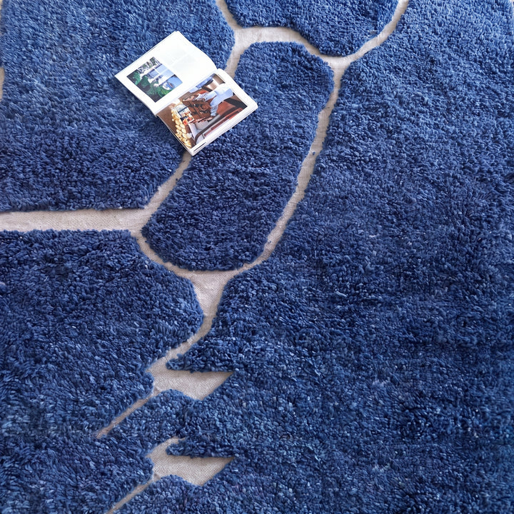 Tapis Beni Ourain personnalisé | Art abstrait en lignes bleu intense