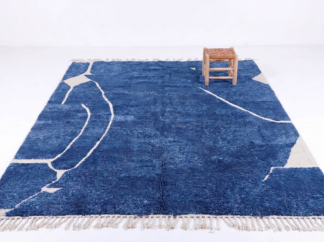 Tapis Beni Ourain personnalisé | Art abstrait en lignes bleu intense