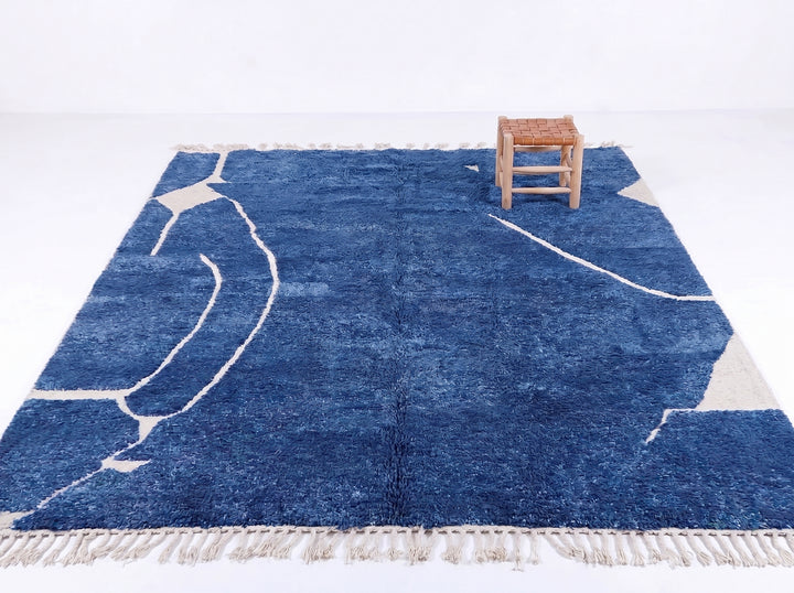 Tapis Beni Ourain personnalisé | Art abstrait en lignes bleu intense