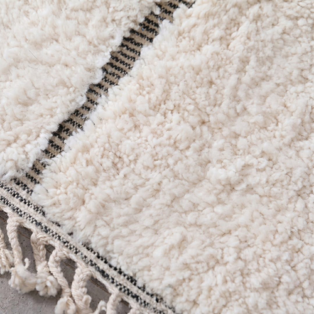 Tapis Beni Ourain personnalisé | Motif à lignes asymétriques minimaliste
