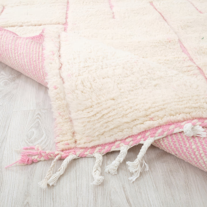 Tapis Beni Ourain personnalisé | Crème et Rose Labyrinthe Géométrique Moderne