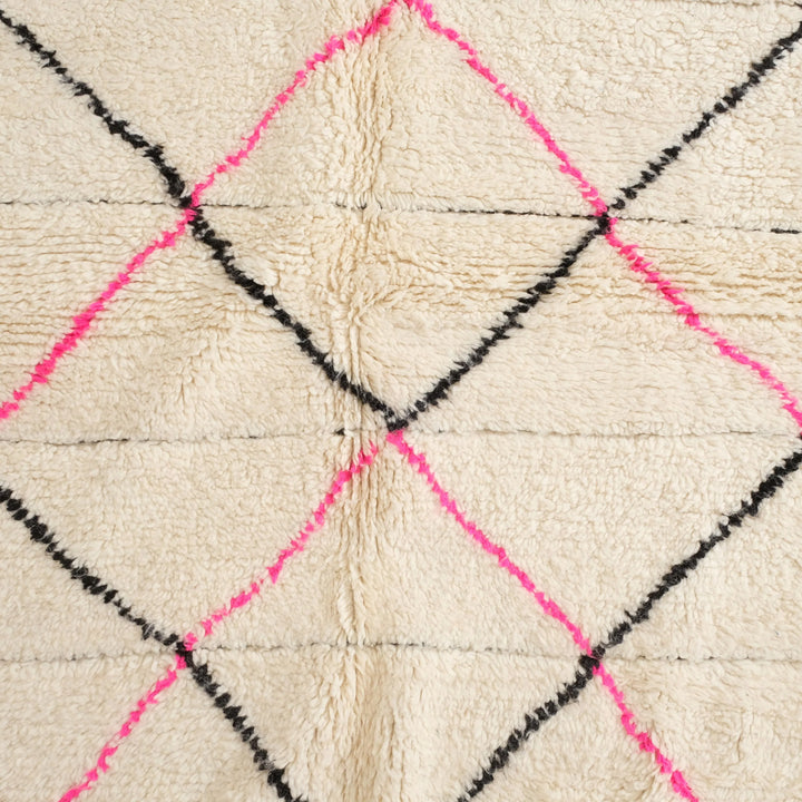 Custom Moroccan Round Rug – Neon Pink &amp; Black Diamond