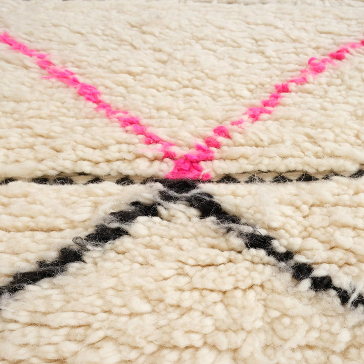 Custom Moroccan Round Rug – Neon Pink &amp; Black Diamond
