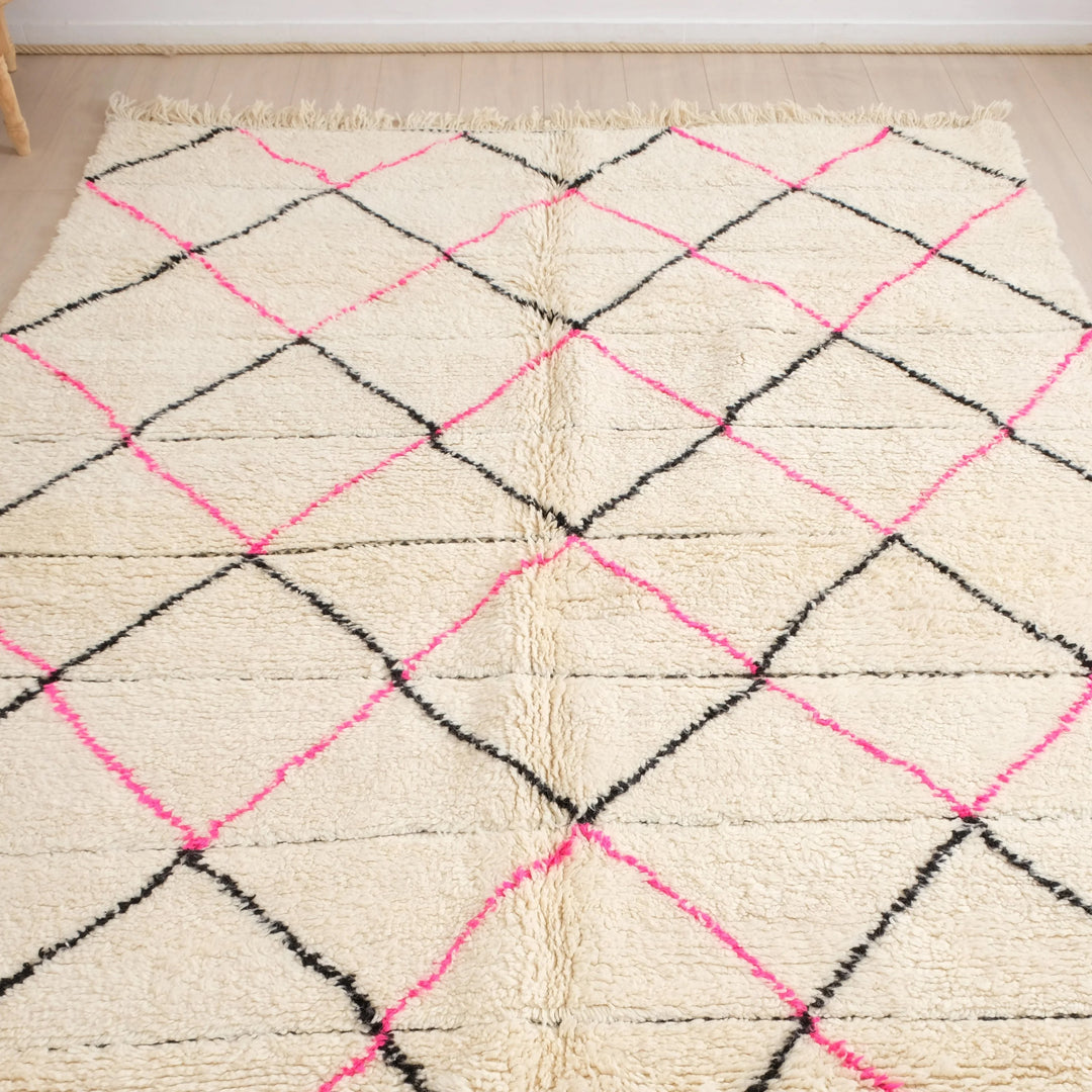 Custom Moroccan Round Rug – Neon Pink &amp; Black Diamond