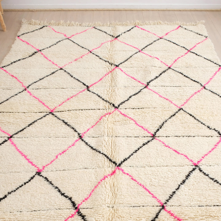 Custom Moroccan Round Rug – Neon Pink &amp; Black Diamond