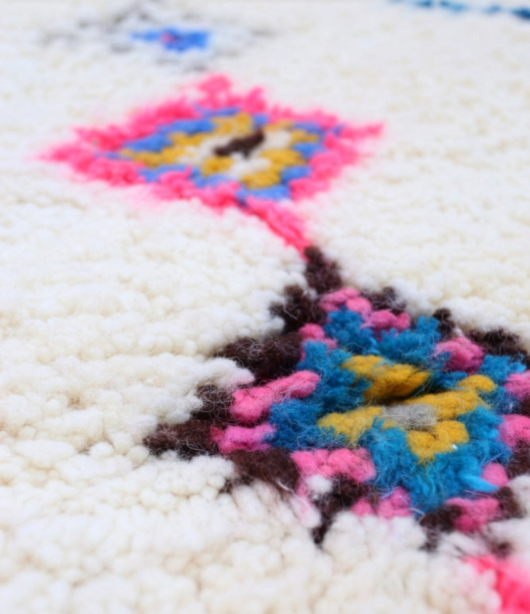 Tapis Azilal Authentique Fait Main – Style Bohème Chameau Marocain Vibrant