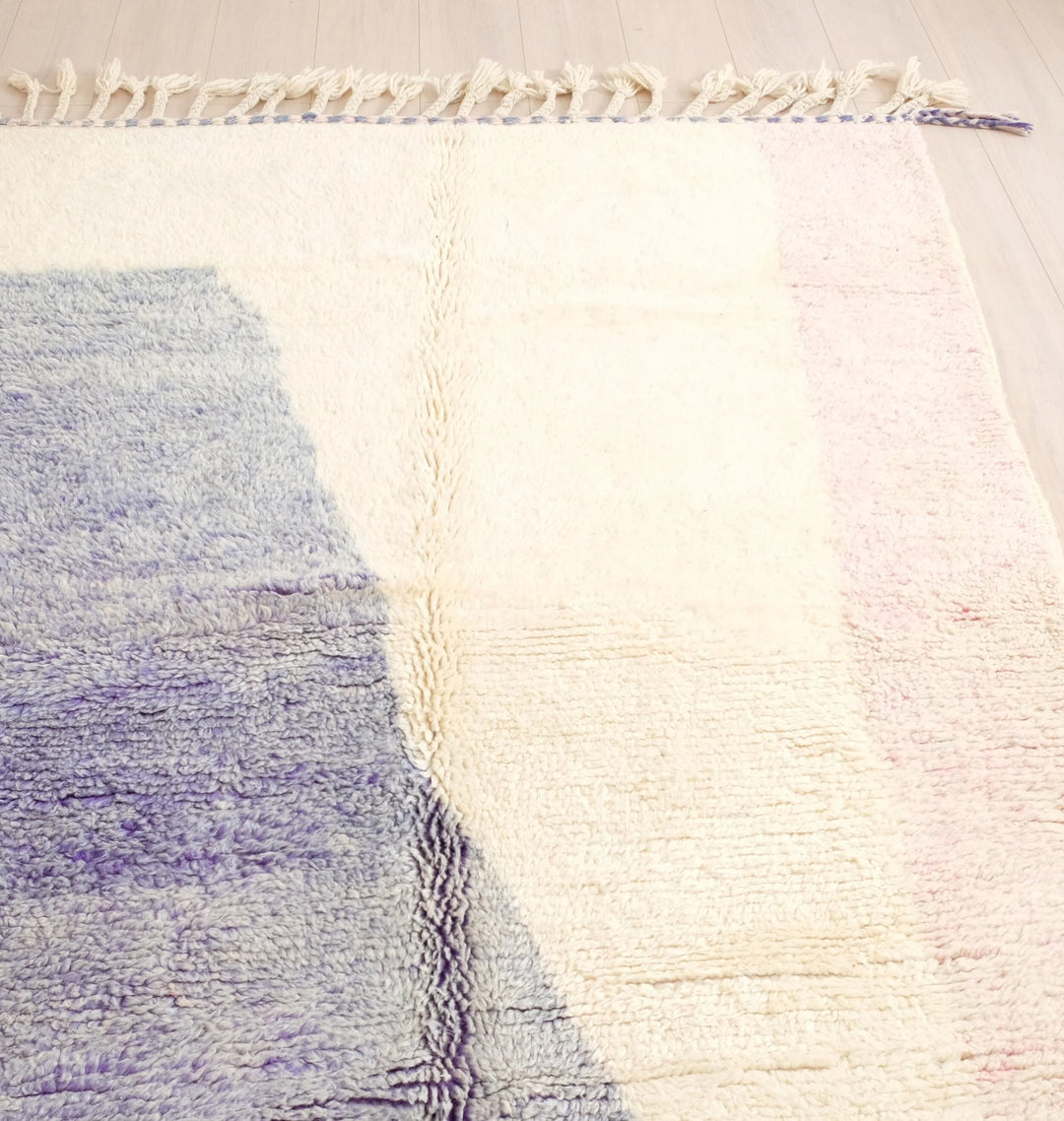 Tapis Beni Ourain personnalisé | Laine violette et rose pelucheuse