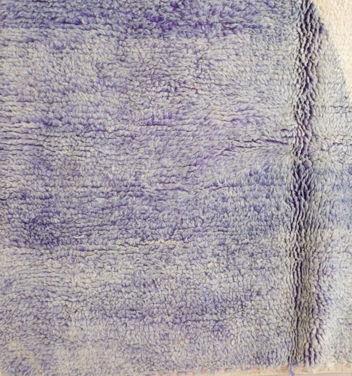 Tapis Beni Ourain personnalisé | Laine violette et rose pelucheuse