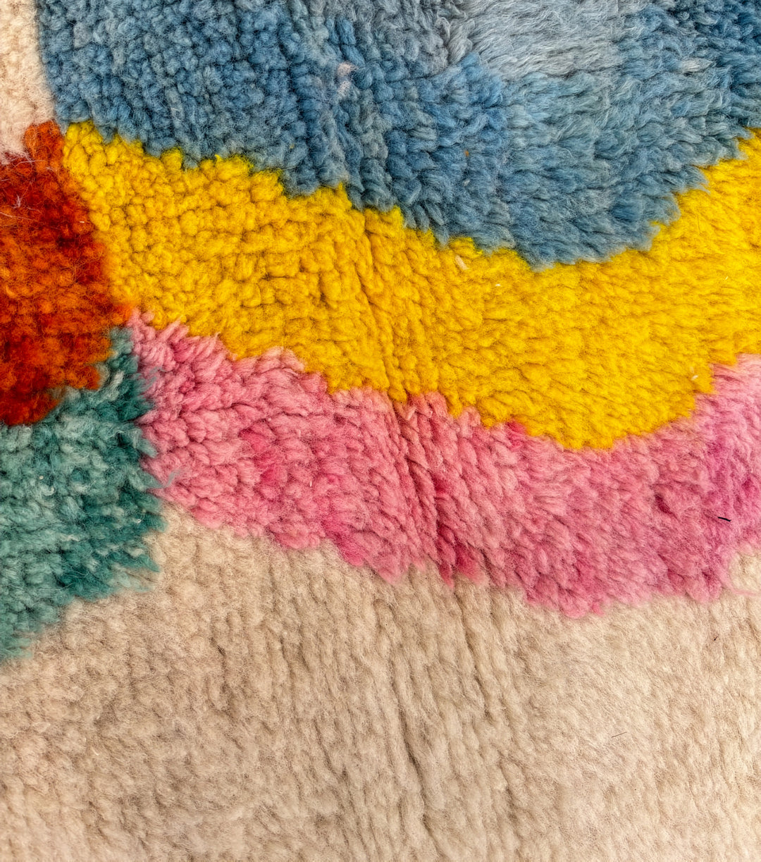 Tapis Beni Ourain sur mesure | Le Sablier Chromatique Vibrant