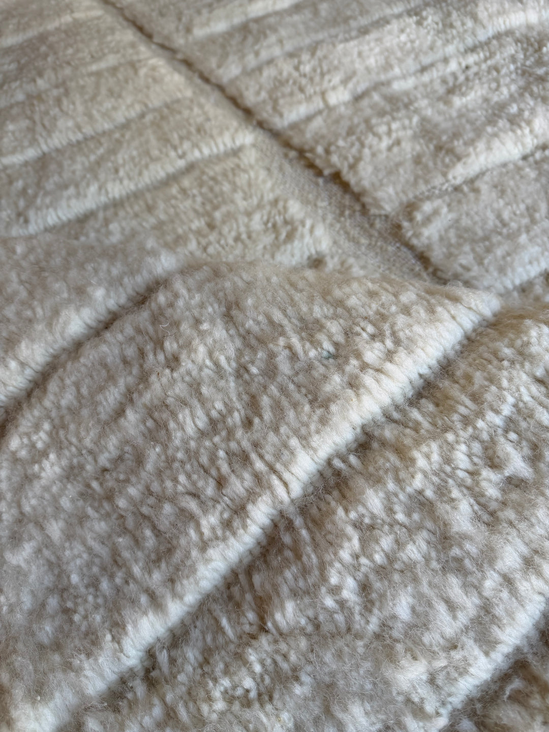 Tapis Beni Ourain sur mesure | Grille texturée en ivoire ton sur ton