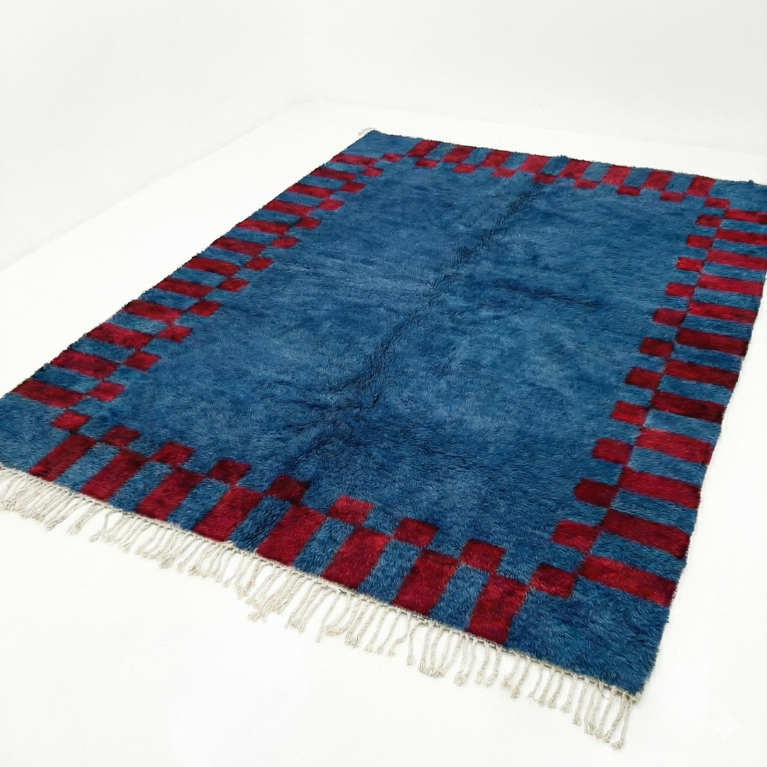 Custom Beni Mrirt Rug | Ocean Blue &amp; Red Checkered Border