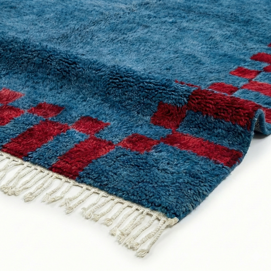 Custom Beni Mrirt Rug | Ocean Blue &amp; Red Checkered Border