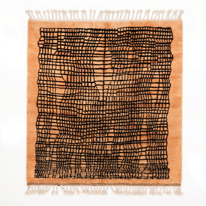 Tapis Beni Mrirt sur mesure | Grille abstraite abricot et noir