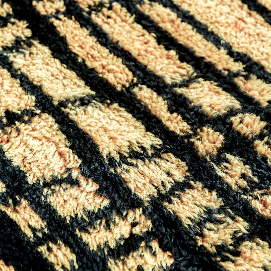 Tapis Beni Mrirt sur mesure | Grille abstraite abricot et noir