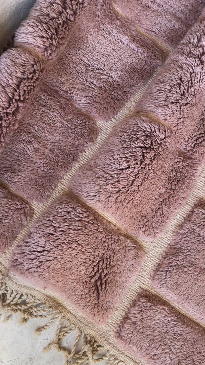 Tapis Beni Mrirt sur mesure | Grille de blocs rose poudré